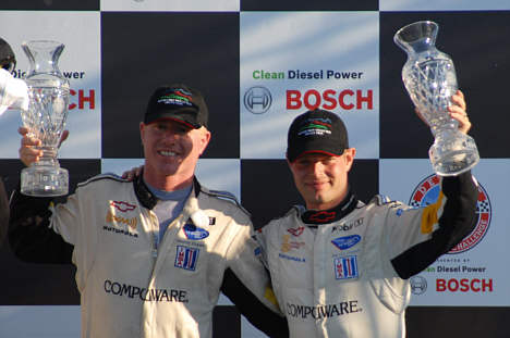 Jan Magnussen og Johnny O’Connell fejrer sejren i Detroit.